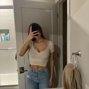 CROP TOP